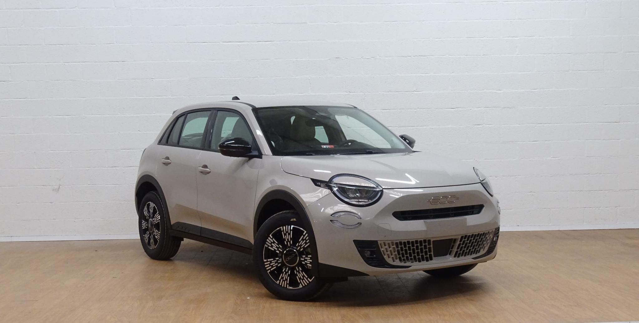 Fiat 600 1.2 Hybrid 145cv DCT Icon, Auto's, Fiat, Stof, Overige kleuren, 109 g/km, 620 kg