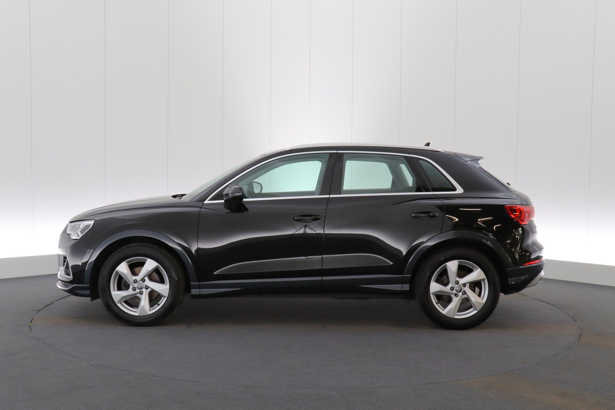 (1YEP484) AUDI Q3, Auto's, Voorwielaandrijving, Stof, 110 kW, Zwart
