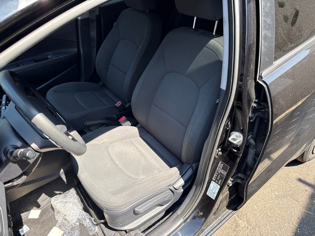 STOEL LINKS VOOR Kia Rio III (UB) (01-2011/12-2017), Auto-onderdelen, Info@kia.de, Theodor-Heuss-Allee 11
60486  Frankfurt am Main, DE