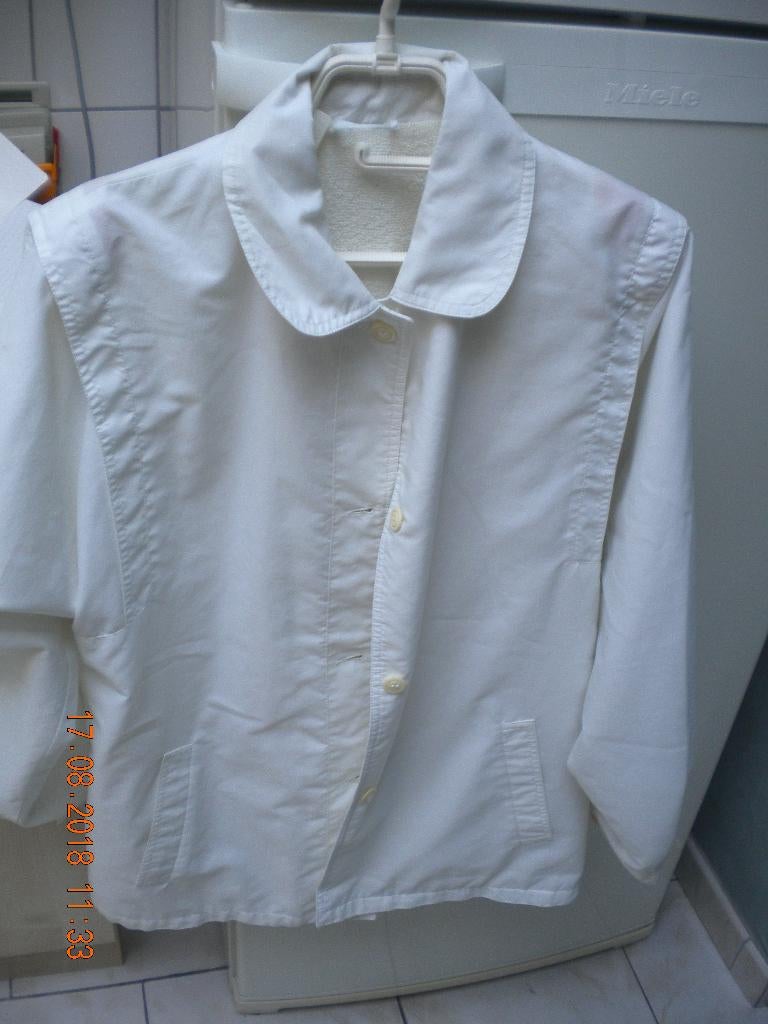 Witte korte jas, Ophalen