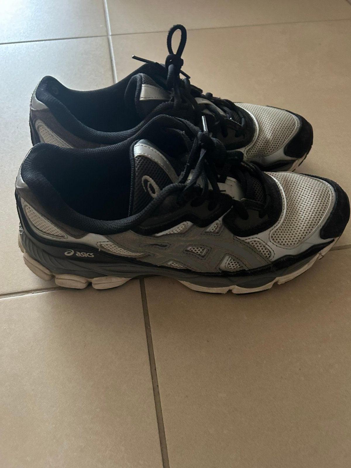 Asics Schoenen Maat 43,5 Zwart Wit, Sport en Fitness, Loopsport en Atletiek, Ophalen, Hardloopschoenen, Zo goed als nieuw, Overige sporten