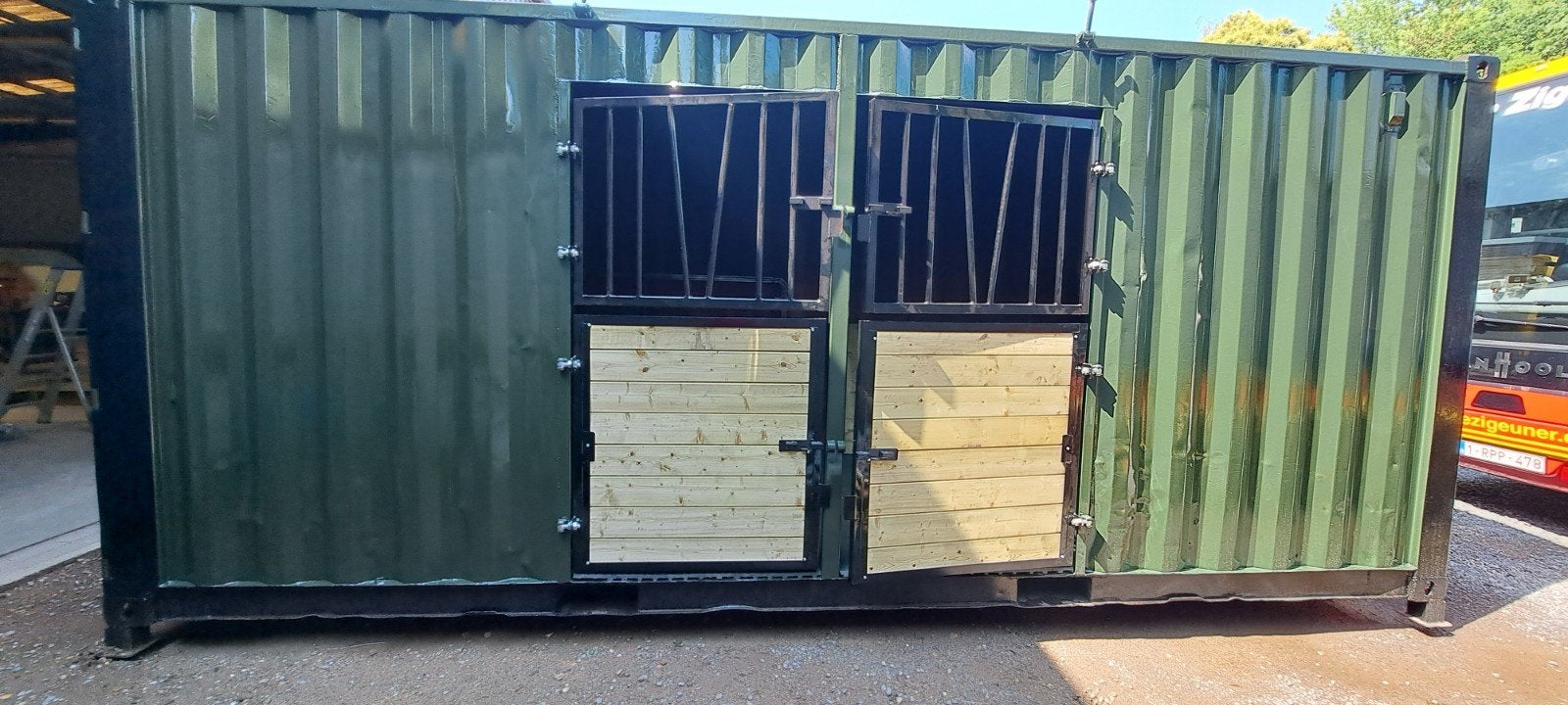 Paardenstal container, Dieren en Toebehoren