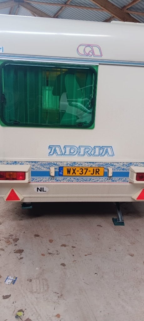 Adria Caravan 5003 ds - Compact en Klaar voor Avontuur, Caravanes & Camping, Caravanes, Particulier, jusqu'à 4, 750 - 1000 kg