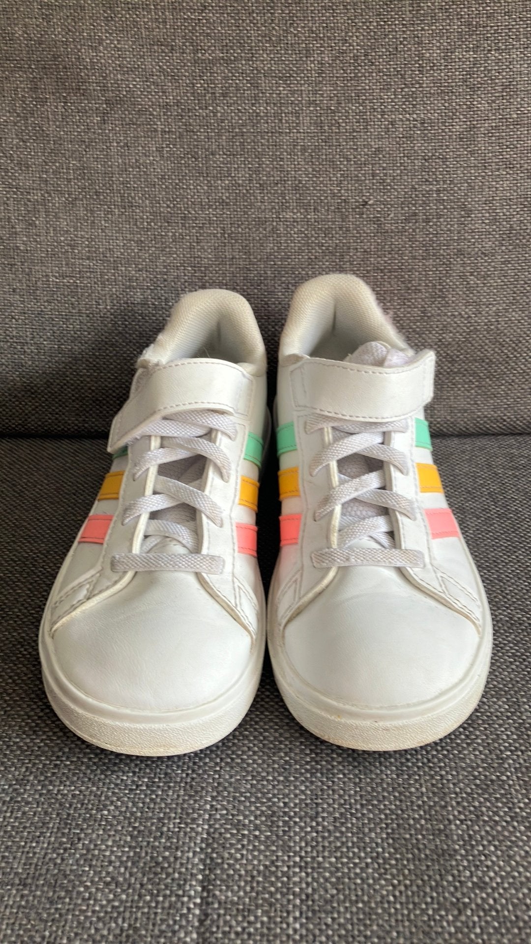 Adidas maat 30, Kinderen en Baby's, Kinderkleding | Schoenen en Sokken, Meisje, Schoenen, Ophalen of Verzenden, Zo goed als nieuw