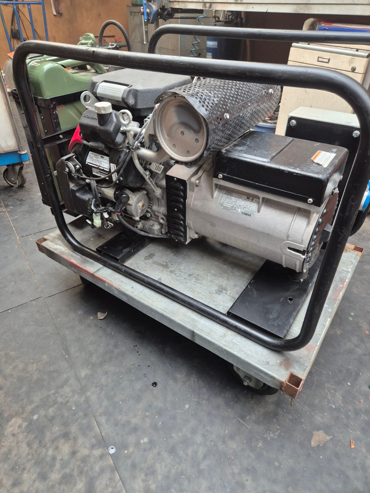 Générateur Europower EP10000E H/MA moteur Honda, Bricolage & Construction, 10 à 30 kVA, Démarrage électrique, Comme neuf, Enlèvement
