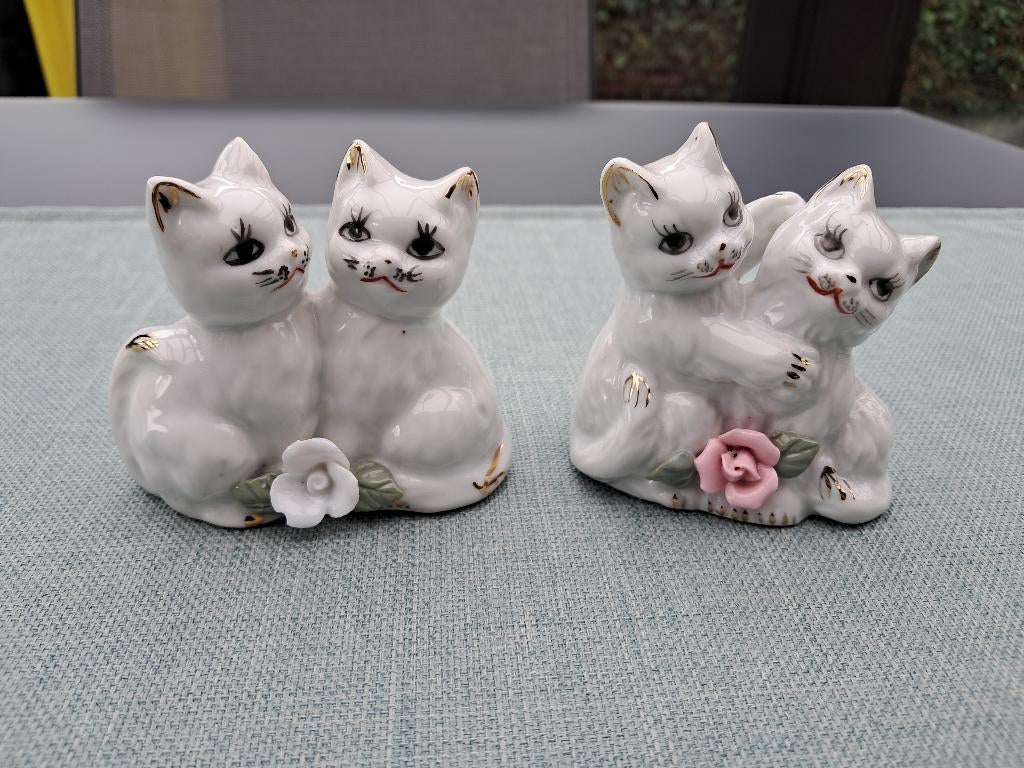 te koop : 2 mooie stenen beeldjes van poezen, Enlèvement ou Envoi, Neuf, Animal