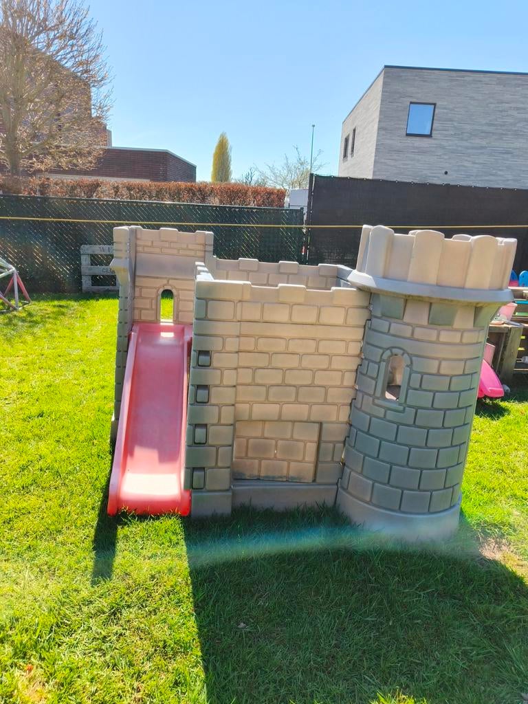 Little Tikes chateau, Enlèvement