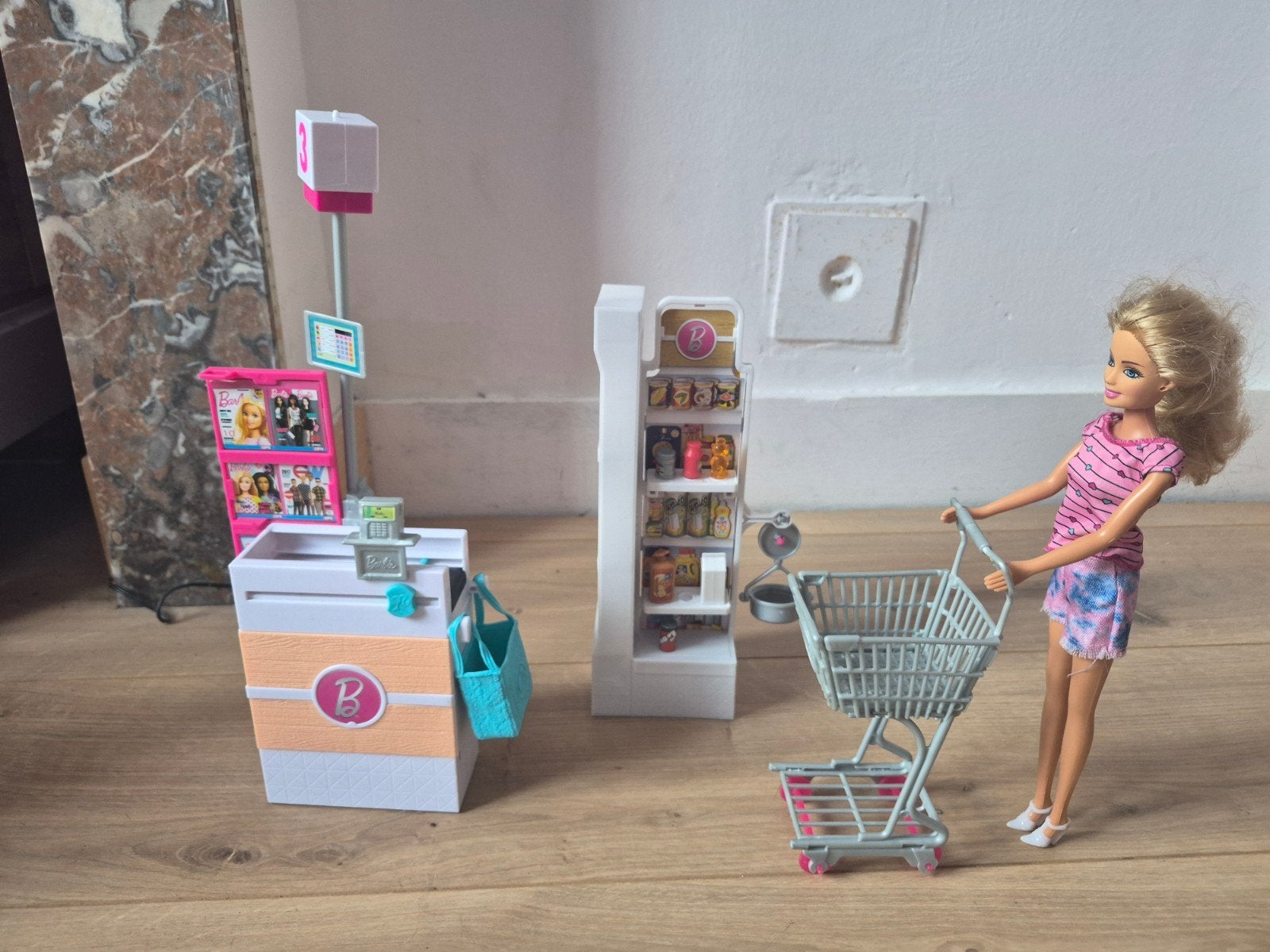 Caisse supermarché Barbie, Enfants & Bébés, Jouets | Maisons de poupées, Accessoires