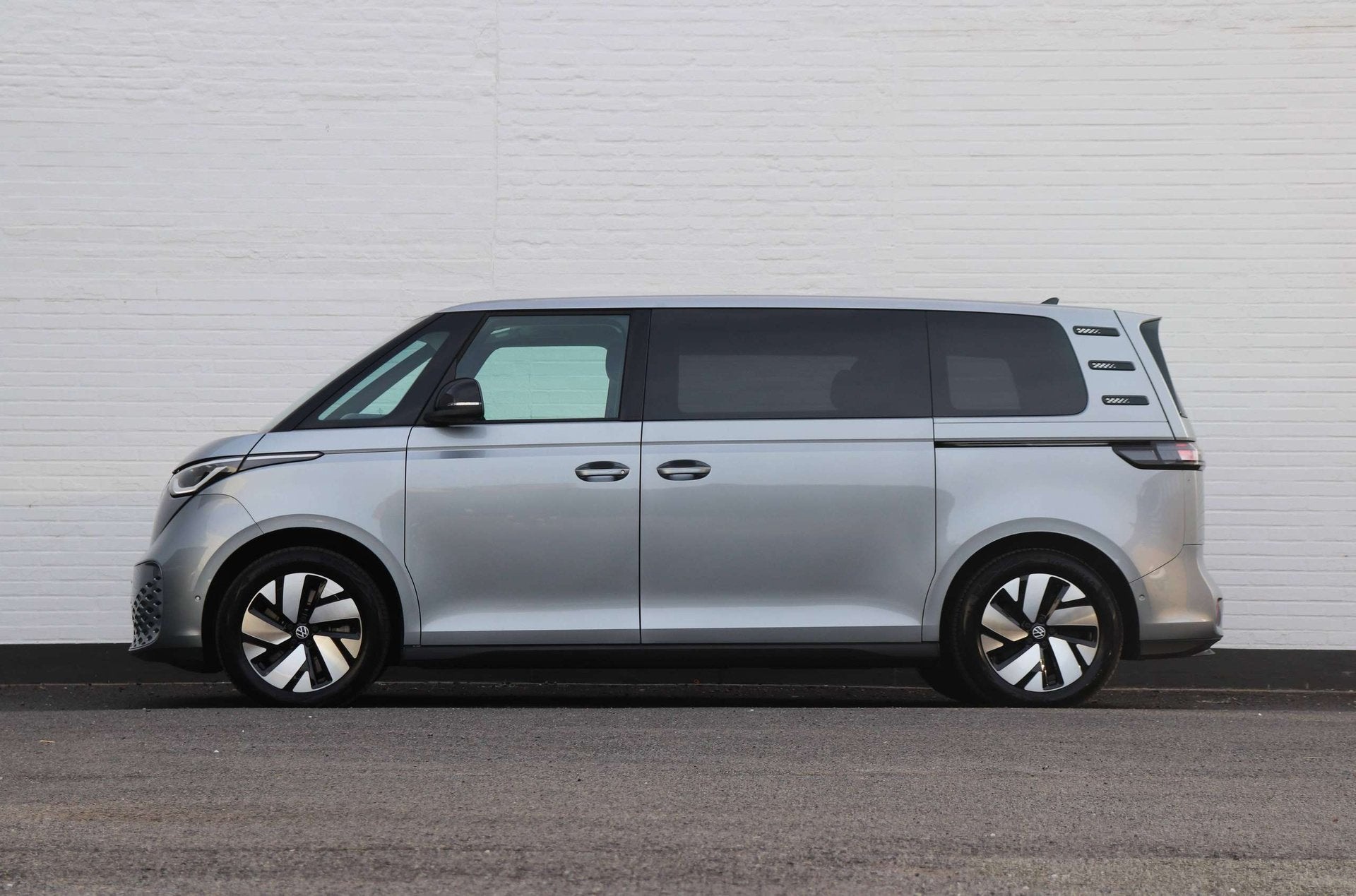 Volkswagen ID. Buzz LWB 86 kWh Pro - Cam/Navi/Keyless/Adapti, Autos, Neuf, Argent ou Gris, Achat, Euro 6