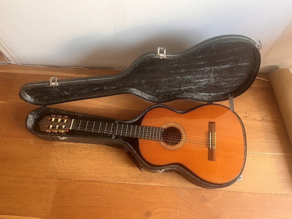 Spaanse klassieke gitaar Almansa 461 Cedro + harde koffer, Muziek en Instrumenten, Snaarinstrumenten | Gitaren | Akoestisch, Zo goed als nieuw