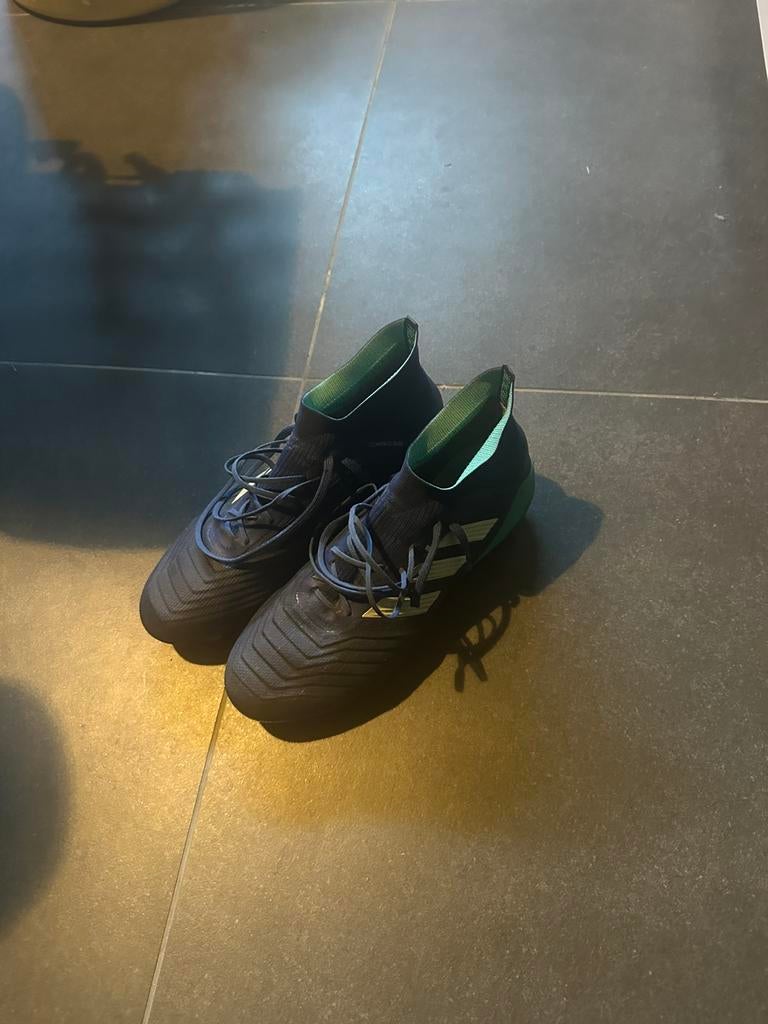 Adidas voetbalschoenen, Sport en Fitness, Voetbal, Ophalen of Verzenden, Zo goed als nieuw