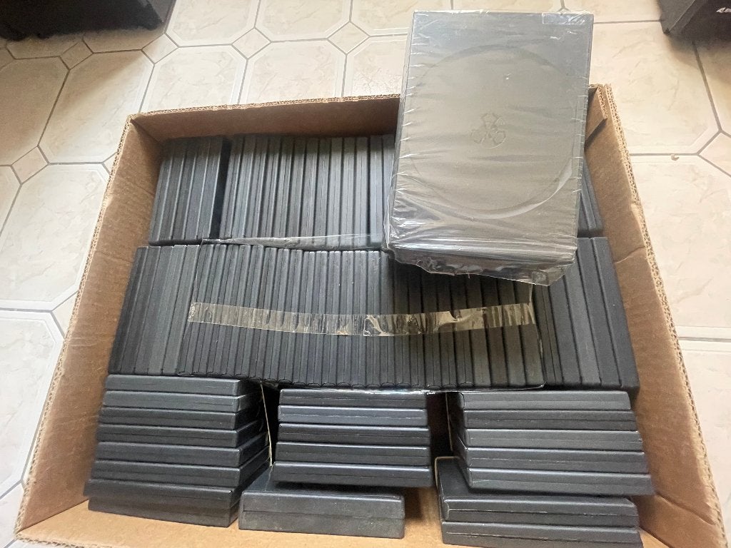 Gratis DVD boxen, Enlèvement, Neuf, dans son emballage