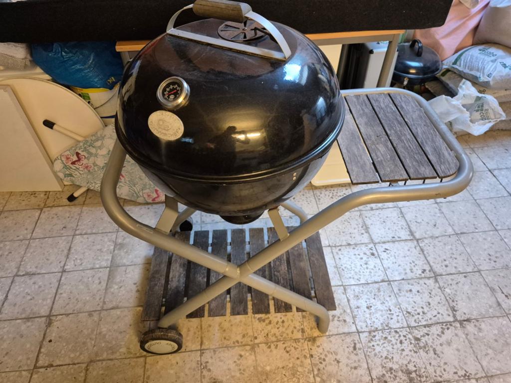 Grote Prachtige Barbecue In De Goede Staat, Tuin en Terras, Houtskoolbarbecues, Ophalen, Gebruikt