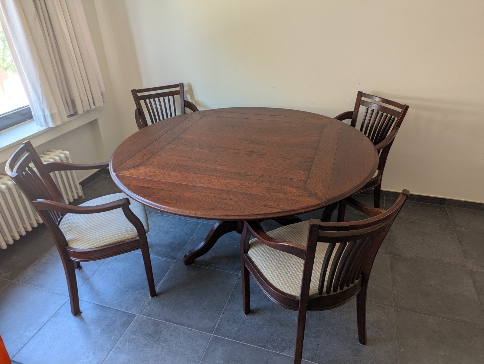 Inklapbare eettafel + 4 stoelen, donker hout, Ophalen, Zo goed als nieuw, Vier personen, 100 tot 150 cm