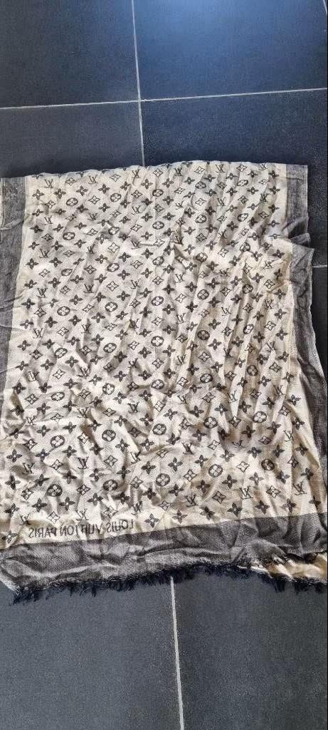 zijde sjaal beige met zwart, Kleding | Dames, Mutsen, Sjaals en Handschoenen, Ophalen of Verzenden, Zo goed als nieuw, Sjaal
