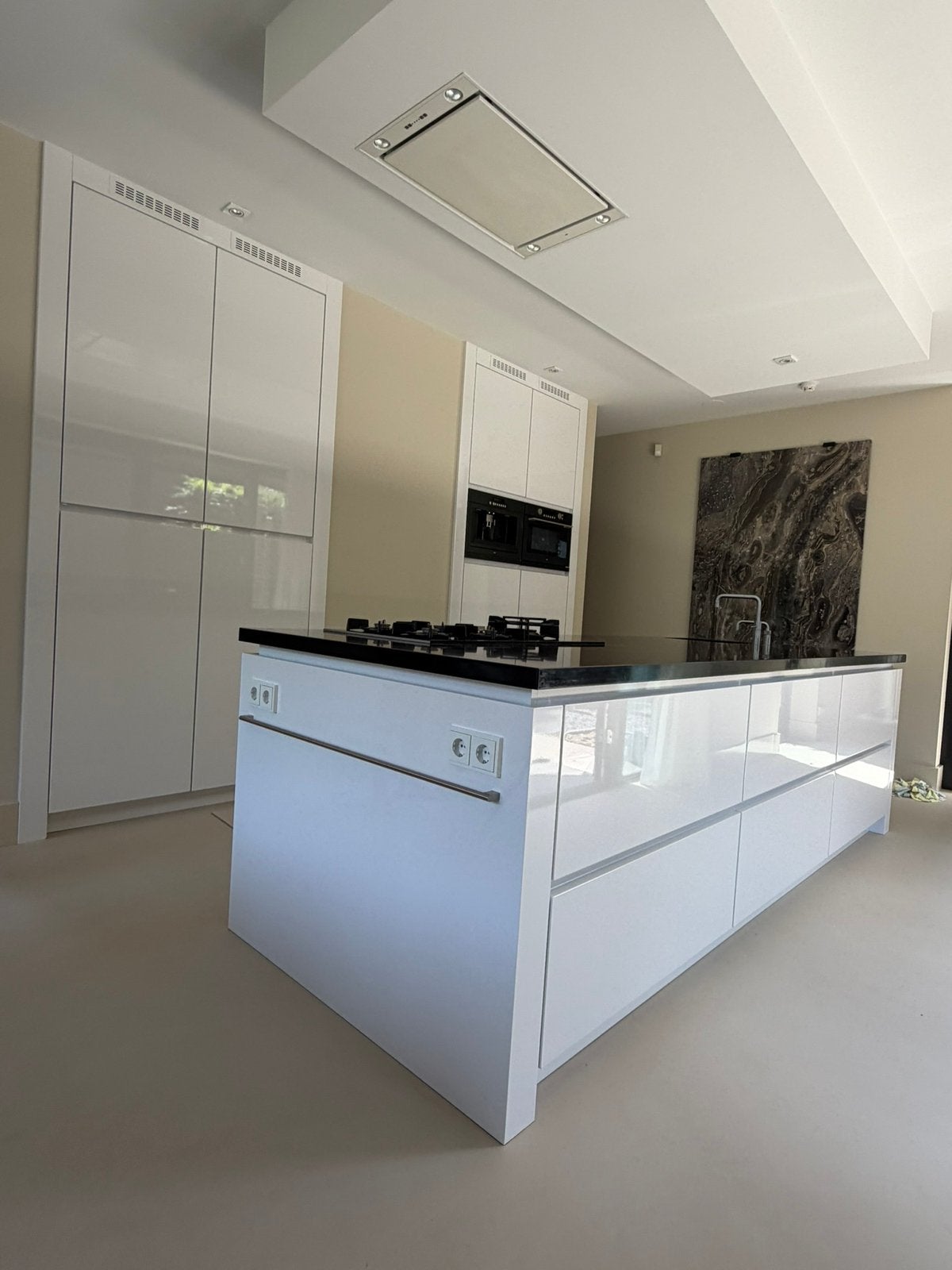 Maatwerk keuken,  kookeiland + apparatuur, zeer nette staat, Ophalen, Greeploos, Wit, Overige typen