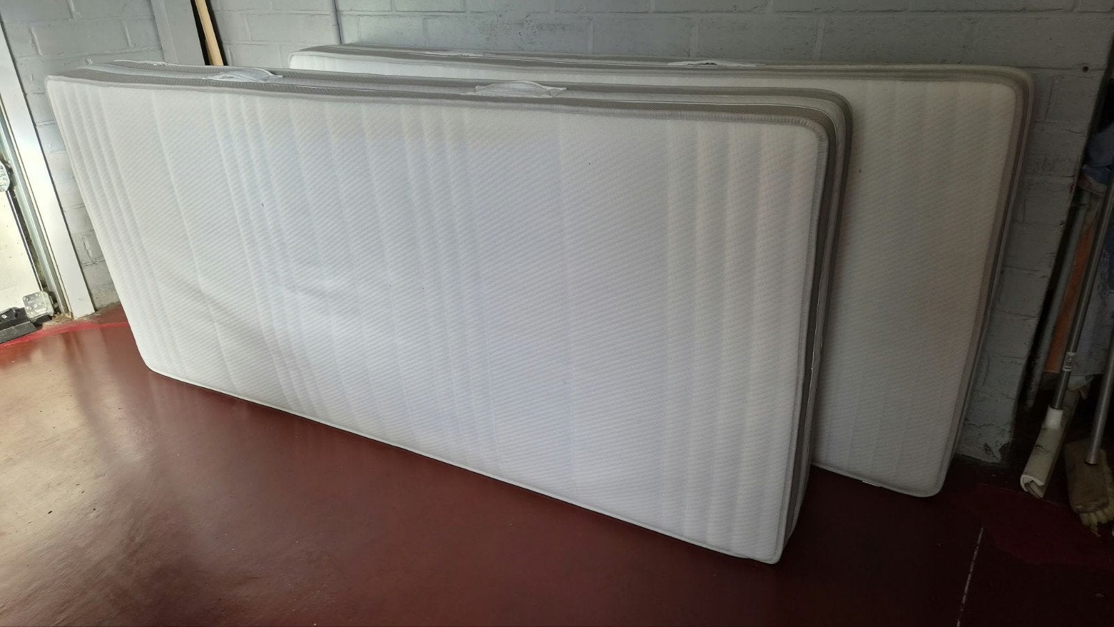 Te koop 2 eenpersoons matrassen 90cm, Ophalen, 90 cm, Eenpersoons, Zo goed als nieuw