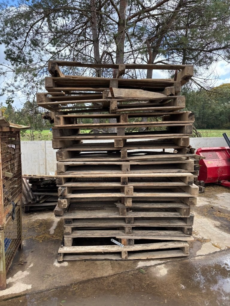 houten palleten afkomstig van 2 kuub kisten (brandhout), Ophalen