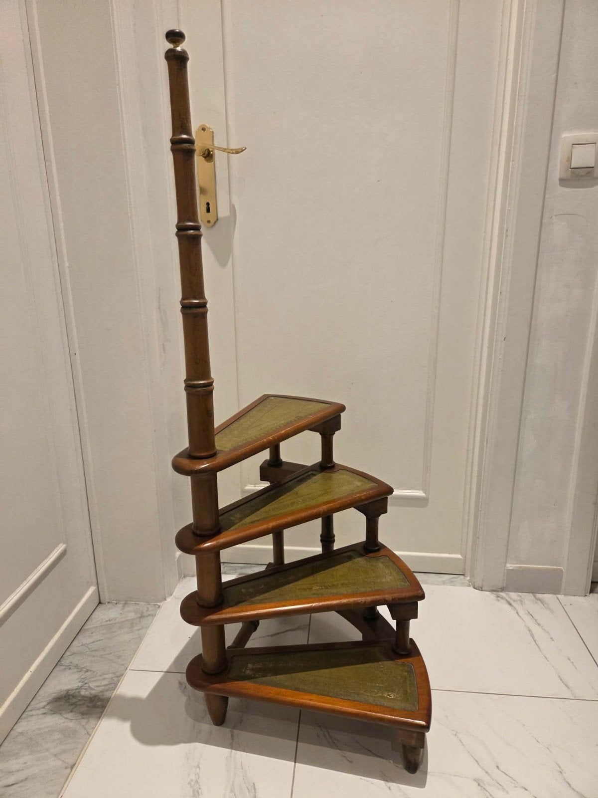 Authentieke Victoriaanse Bibliotheektrap in Mahonie – Een St, Antiek en Kunst, Ophalen of Verzenden