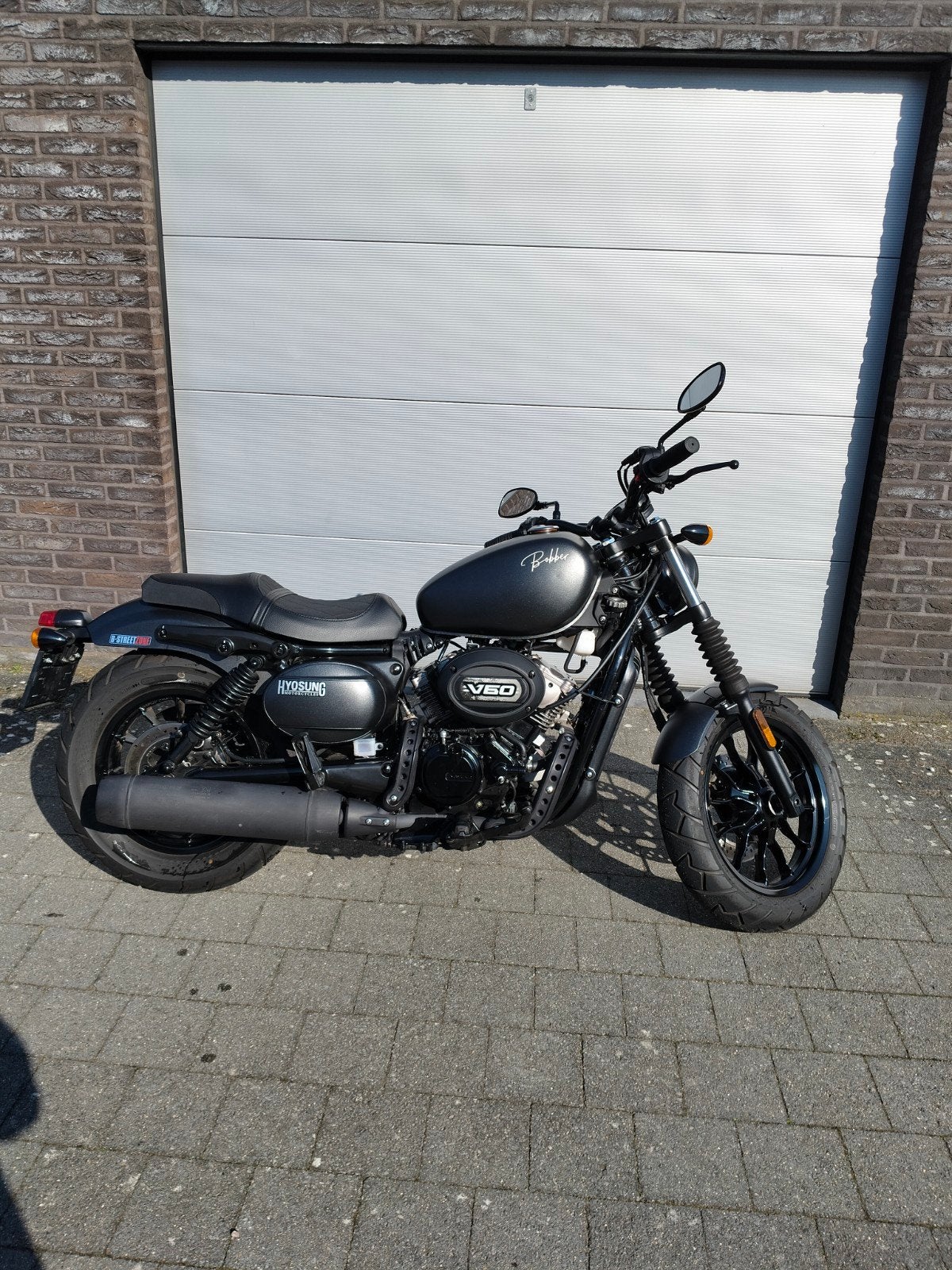 Hyosung Aquila 125, Motoren, 2 cilinders, Particulier, 125 cc, 11 kW of minder