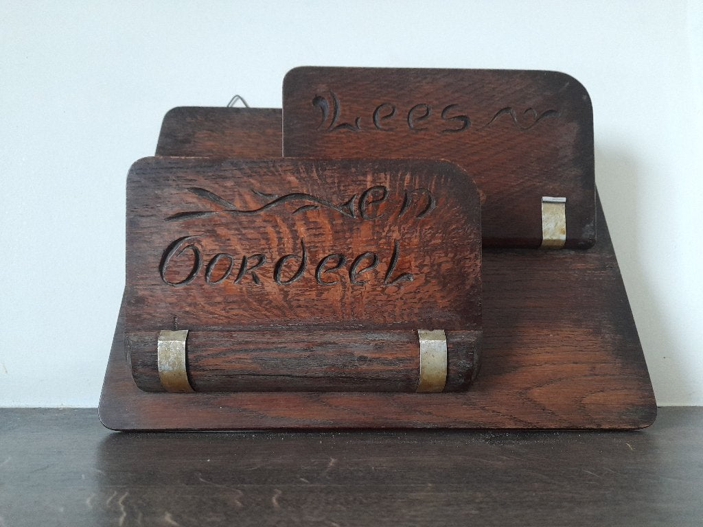 Oude brievenhouder met gegraveerde tekst, Ophalen