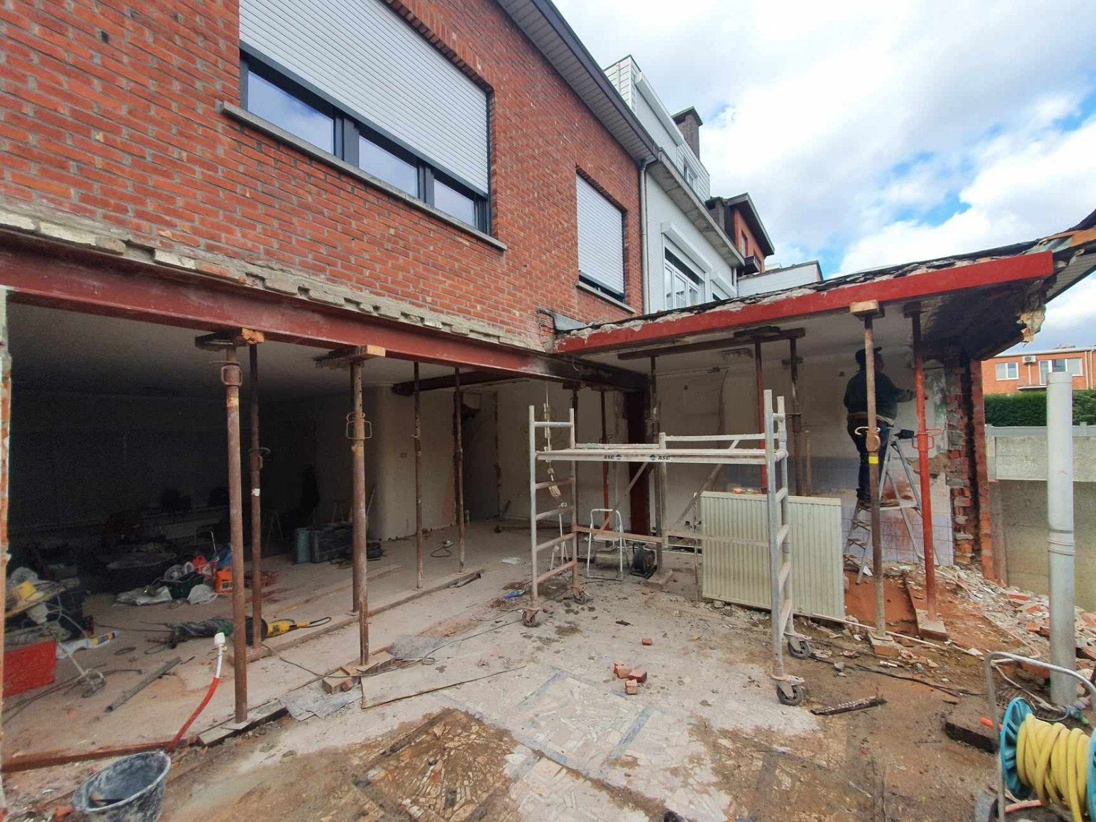 Poutrel plaatsen werken helemaal in Belgium 0466445657