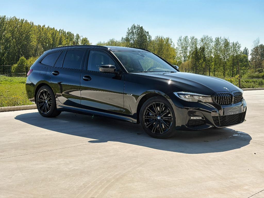 BMW 330e - 2022 - 85.652km - Pano - M-sport - 360, Auto's, BMW, Automaat, Achterwielaandrijving, 34 g/km, Zwart