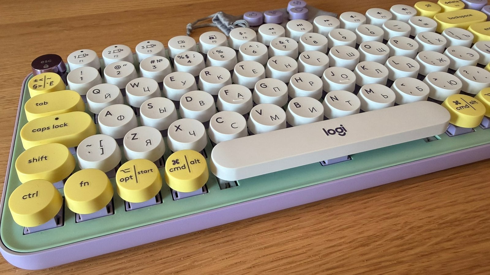 Logitech Pop keys keyboard, Computers en Software, Toetsenborden, Ophalen, Qwerty, Nieuw, Draadloos