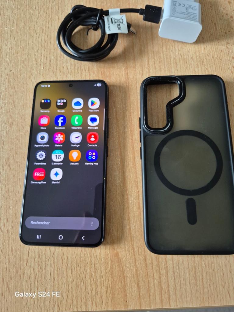 Samsung s22 comme neuf avec coq et chargeur, Télécoms, 128 GB, Enlèvement, Comme neuf, Noir