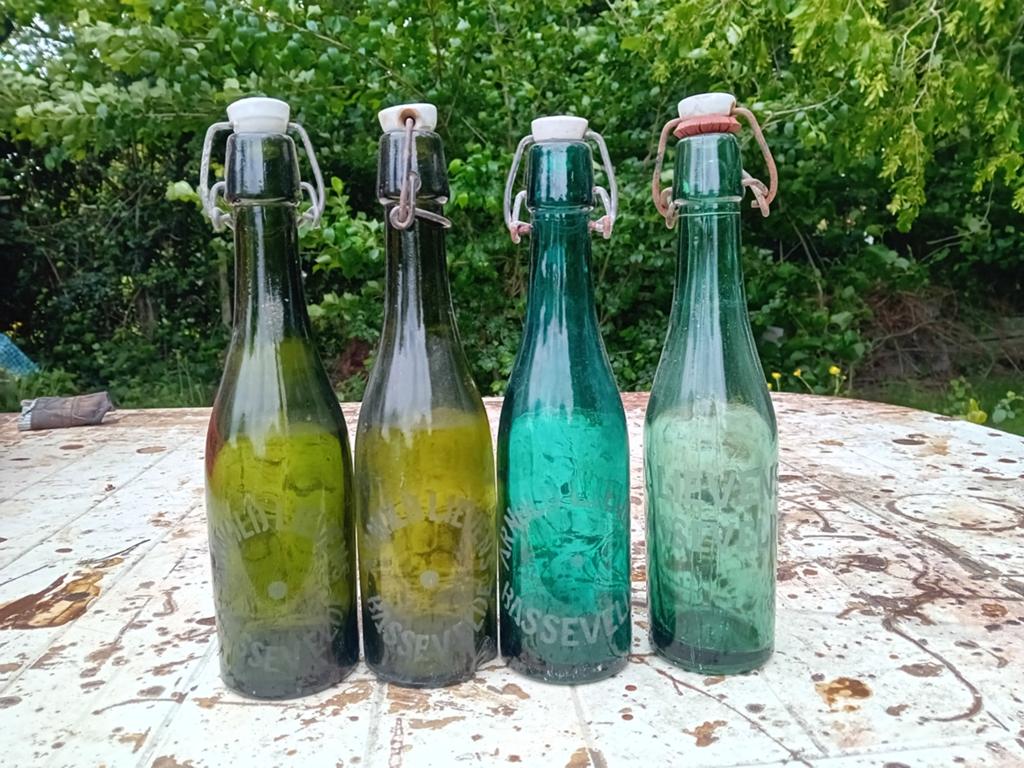Oude vintage bierflessen Arnold Lievens Bassevelde, Verzamelen, Ophalen of Verzenden