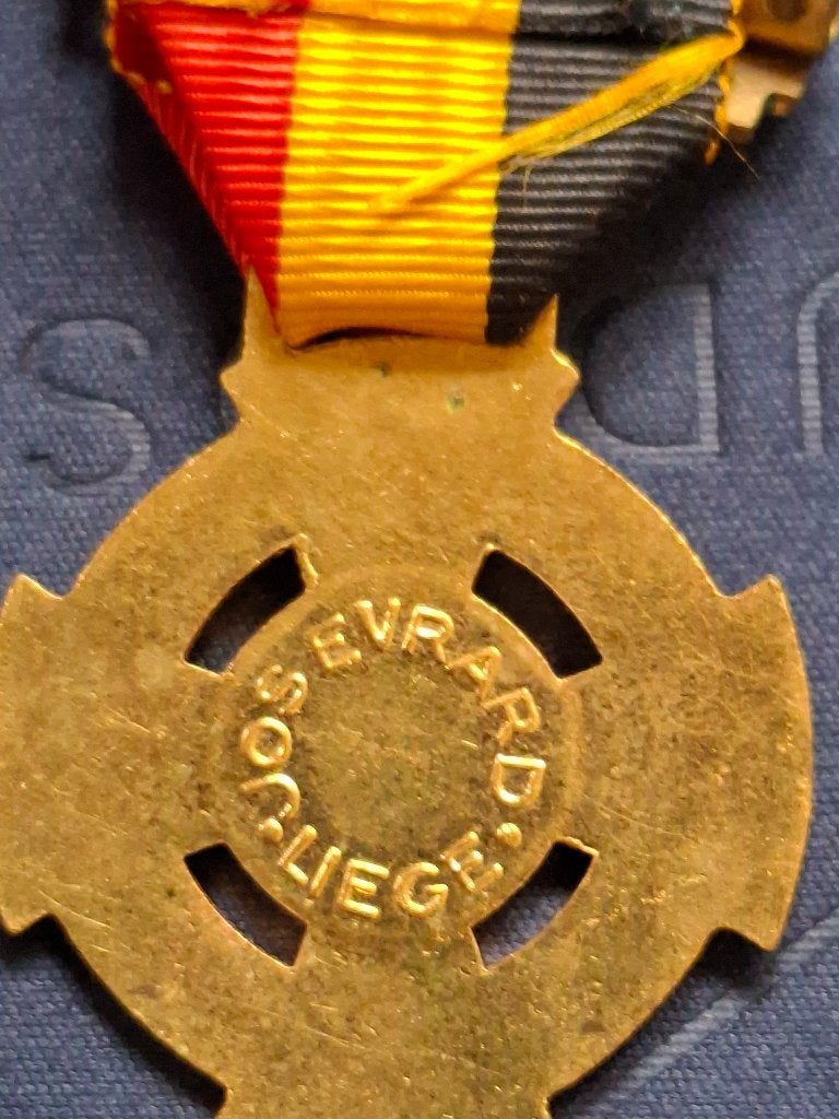 Medaille, Ophalen, Overige materialen