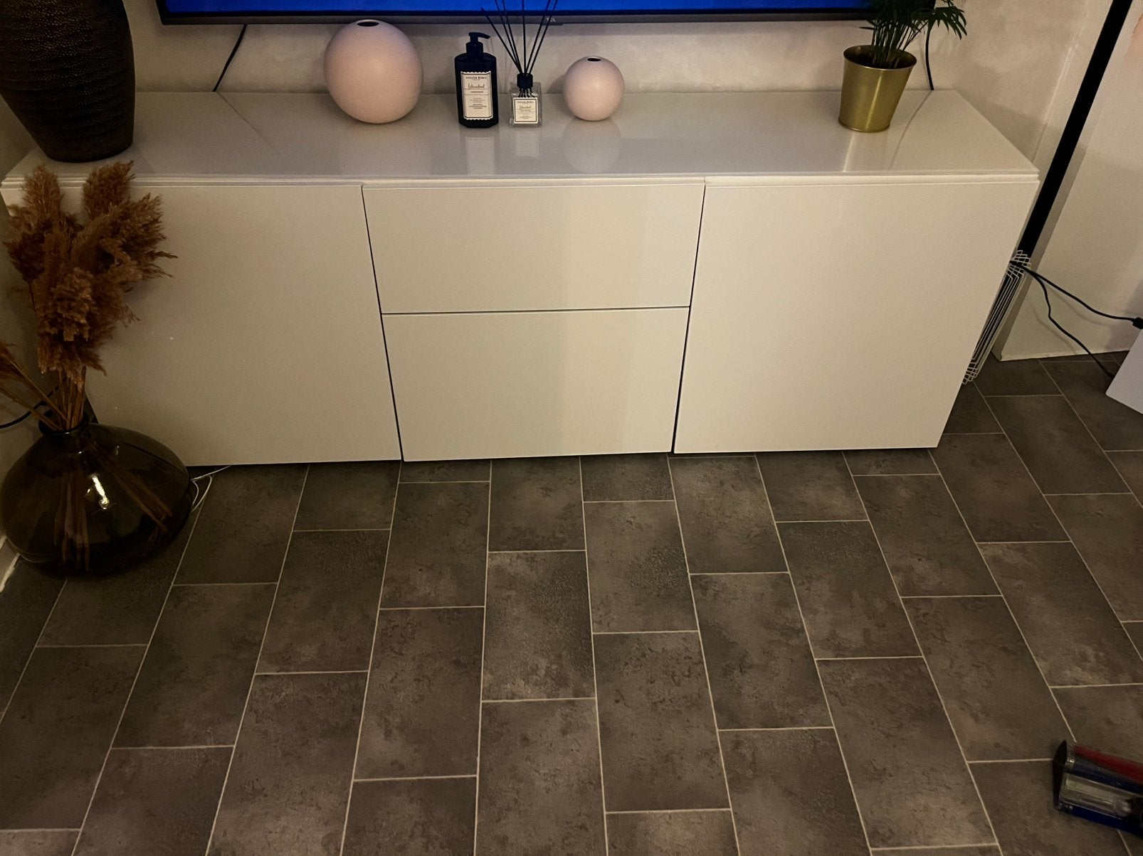 Meuble TV blanc moderne — très bon état, Enlèvement ou Envoi, Comme neuf, Avec porte(s)