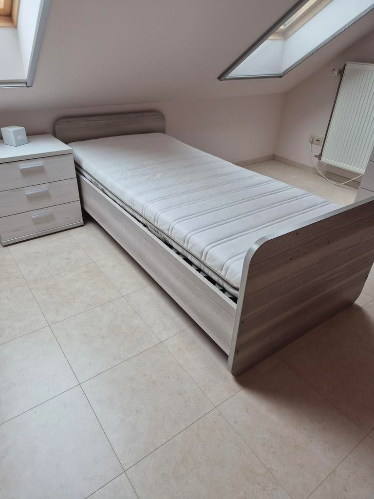 Bed 90 2m kan omgevormd worden tot babybed, Huis en Inrichting, Slaapkamer | Complete slaapkamers, Ophalen