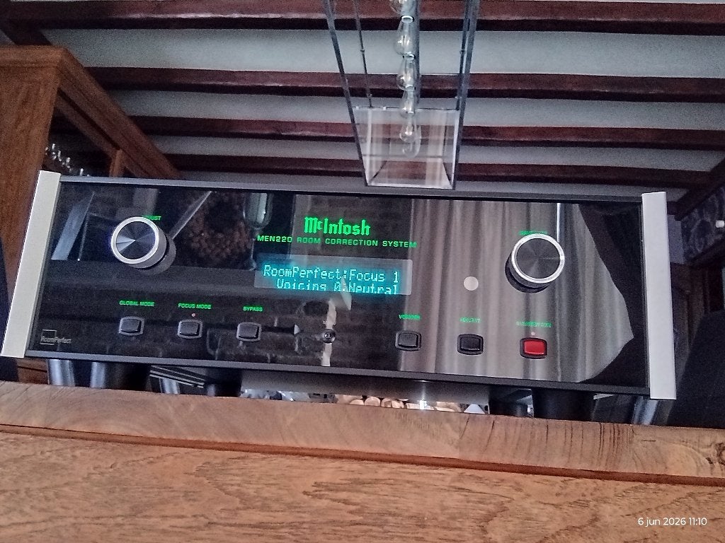 Roomcorrector MCINTOSH MEN220 (4jaar oud), Ophalen, Zo goed als nieuw