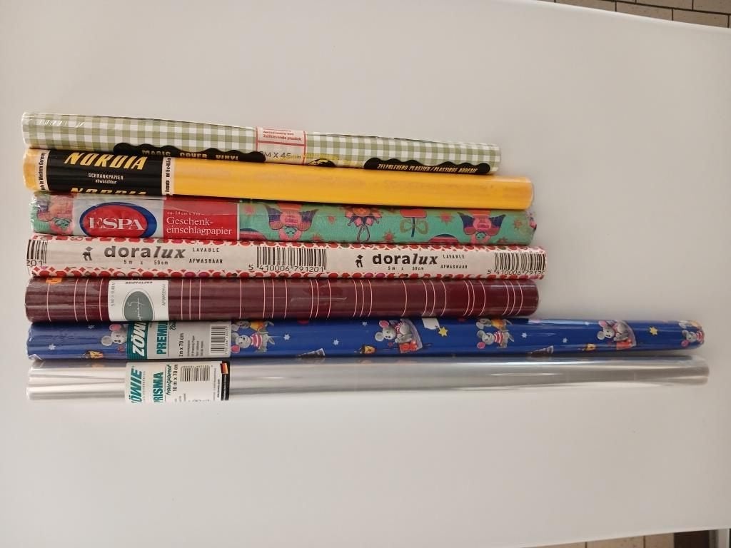 7 rouleaux de papier neufs sous emballage plastique, Divers, Papier cadeau, Neuf, Enlèvement