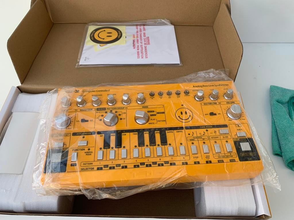 Behringer td03, Muziek en Instrumenten, Synthesizers, Ophalen of Verzenden, Zo goed als nieuw