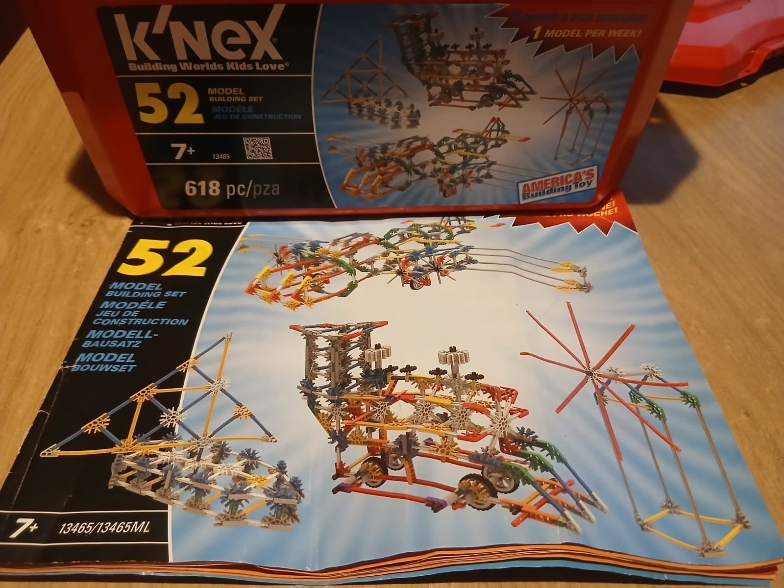 Boîte Knex contenant des pièces du set de construction Build, Enlèvement, Comme neuf