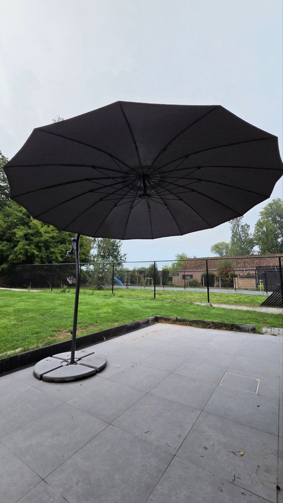 Zweefparasol 360° met voet en contragewichten antraciet, Ophalen, Kantelbaar, 3 tot 4 meter, Zweefparasol