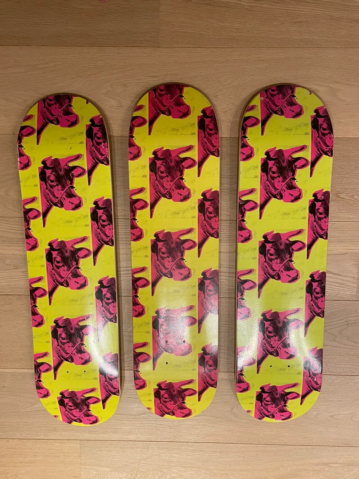 Andy Warhol X The Skateroom - Pink & Yellow Cow - triptiek, Antiquités & Art, Art | Objets design, Objet, Bois, Ensemble, Enlèvement