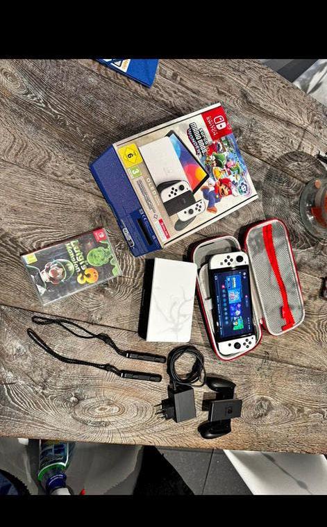 Switch oled, Consoles de jeu & Jeux vidéo, Consoles de jeu | Nintendo DS, Enlèvement, Comme neuf