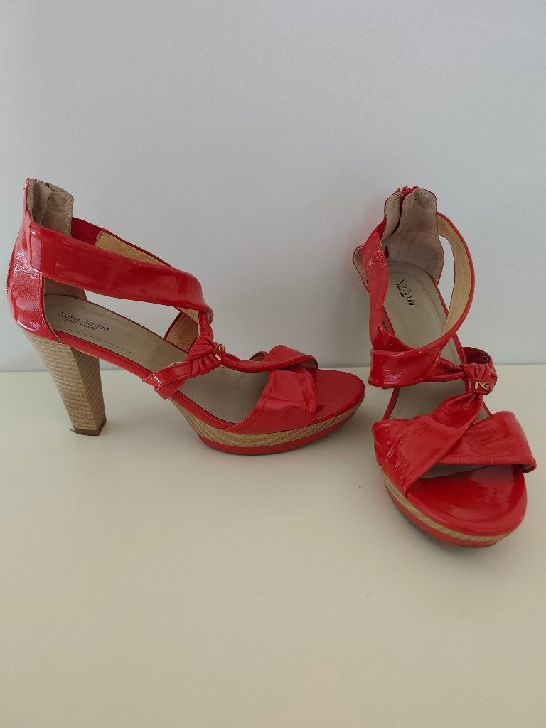 Rode hakken Nero Giardini, Kleding | Dames, Nieuw, Ophalen of Verzenden, Rood, Schoenen met hoge hakken