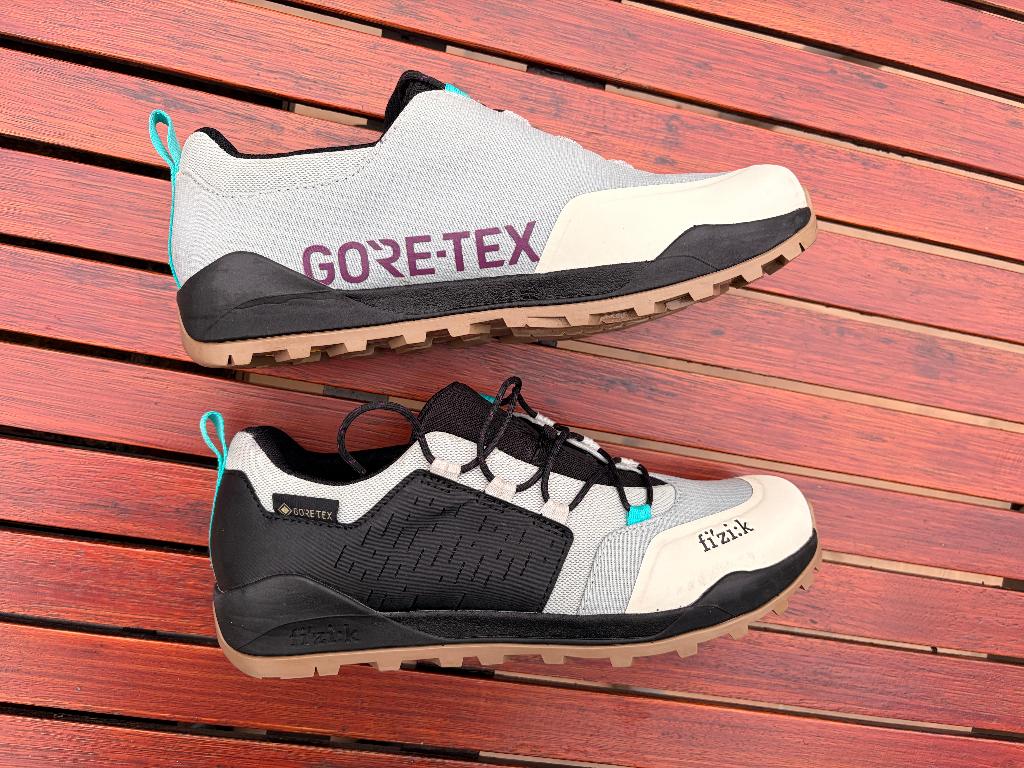 Chaussures de vélo Fizik Terra Ergolace GTX Gore-Tex 44,5, Vélos & Vélomoteurs, Enlèvement ou Envoi, Comme neuf, Autres tailles