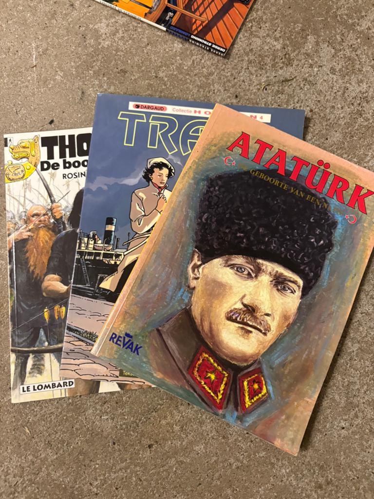 Lot de 3 albums de bandes dessinées(Thorgal, Tramp, Atatürk), Enlèvement ou Envoi, Comme neuf
