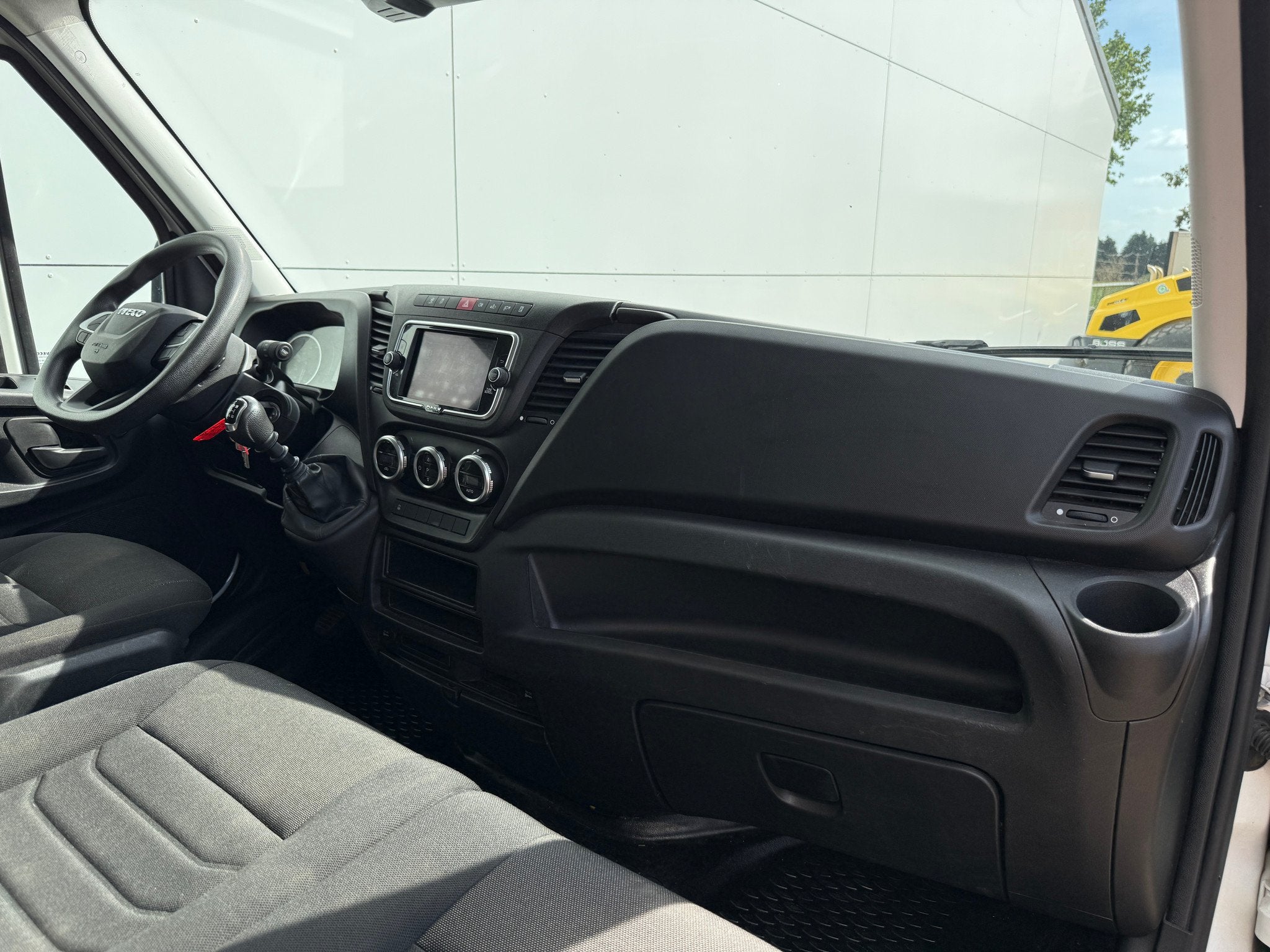 Iveco Daily 35C16 3.0 160PK Bakwagen Laadklep Zijdeur Camera, Auto's, Achterwielaandrijving, Gebruikt, Euro 6, 4 cilinders