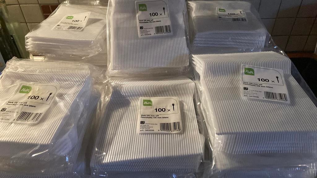 Fourchettes plastiques, Ophalen