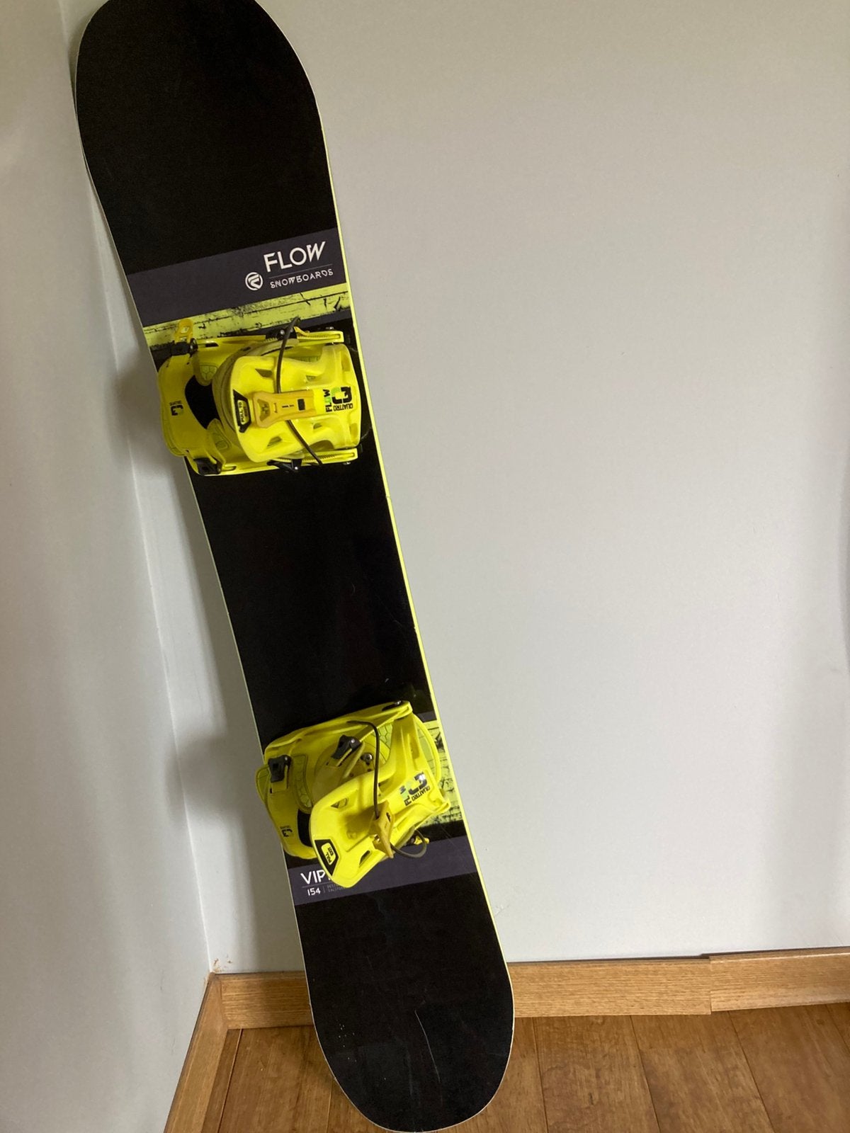 Snowboard flow met flowbindingen 154 cm, Sport en Fitness, Snowboarden, Ophalen, Zo goed als nieuw