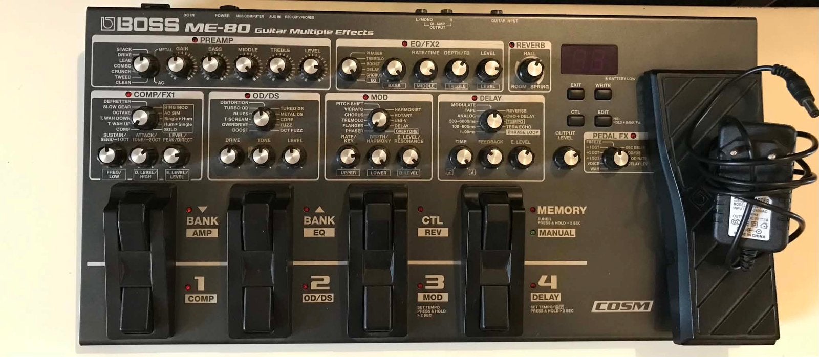 Boss ME 80 multi-effectenprocessor met oplader, Muziek en Instrumenten, Ophalen of Verzenden, Zo goed als nieuw