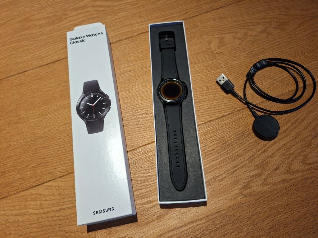 Galaxy Watch4 Classic Bluetooth 42mm met oplader, Handtassen en Accessoires, Smartwatches, Gebruikt, Zwart, Ophalen of Verzenden