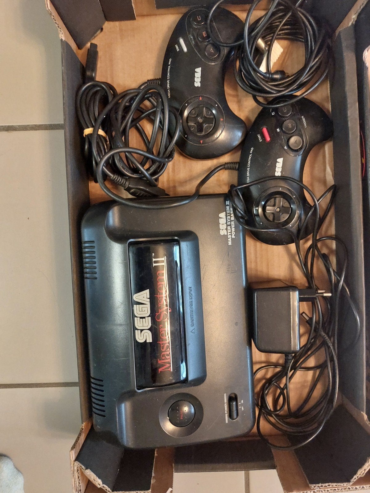 Sega master system 2 spelconsole plus controllers, Consoles de jeu & Jeux vidéo, Enlèvement, Master System