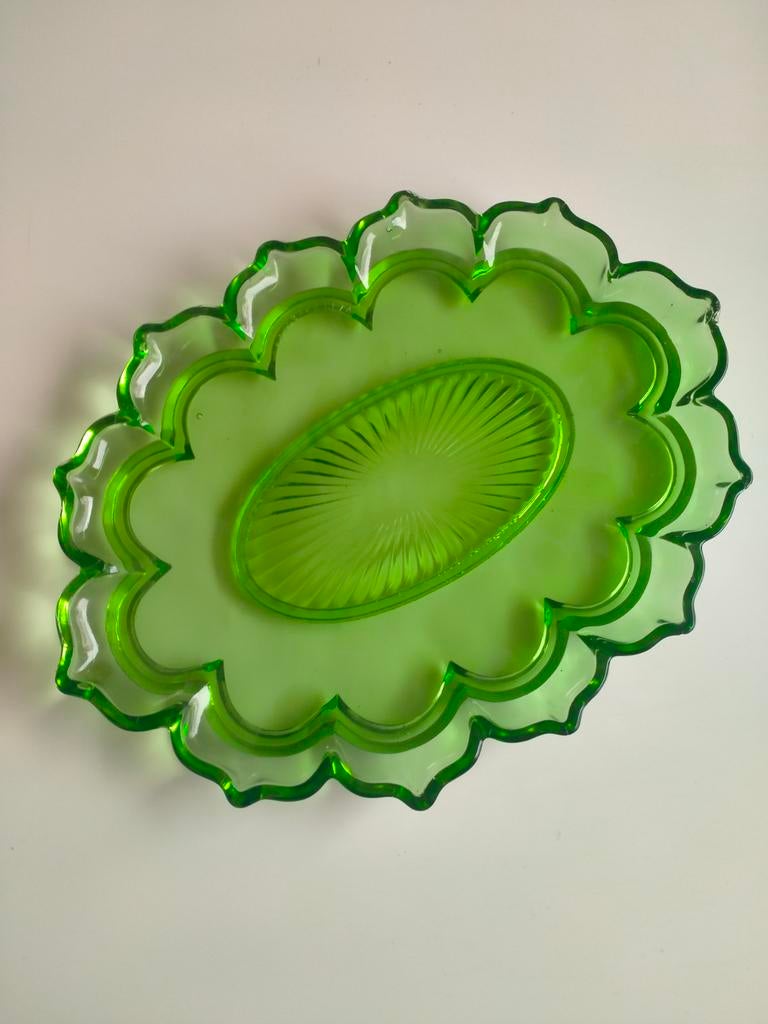 Schoteltje in uraniumglas., Ophalen
